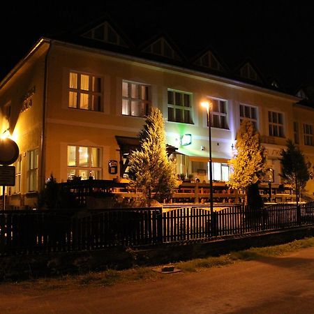 Hotel Obecna Skola Svatý Jan pod Skalou Eksteriør bilde