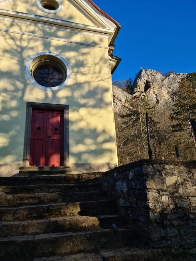 Hotel Obecna Skola Svatý Jan pod Skalou Eksteriør bilde