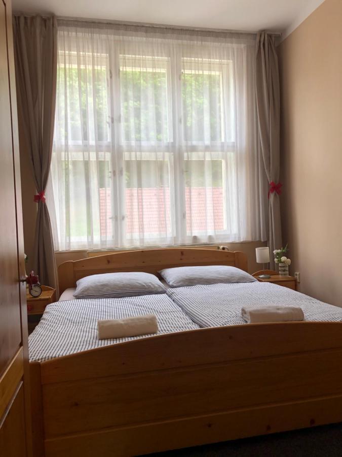 Hotel Obecna Skola Svatý Jan pod Skalou Eksteriør bilde