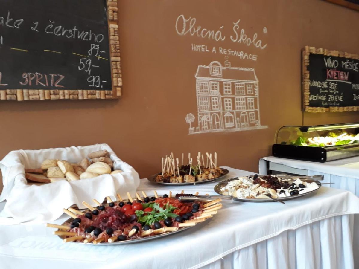 Hotel Obecna Skola Svatý Jan pod Skalou Eksteriør bilde