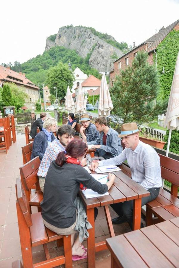 Hotel Obecna Skola Svatý Jan pod Skalou Eksteriør bilde