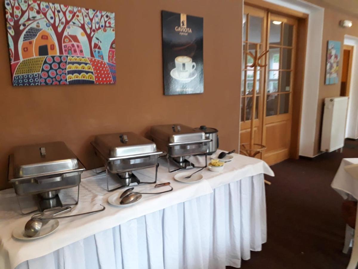Hotel Obecna Skola Svatý Jan pod Skalou Eksteriør bilde