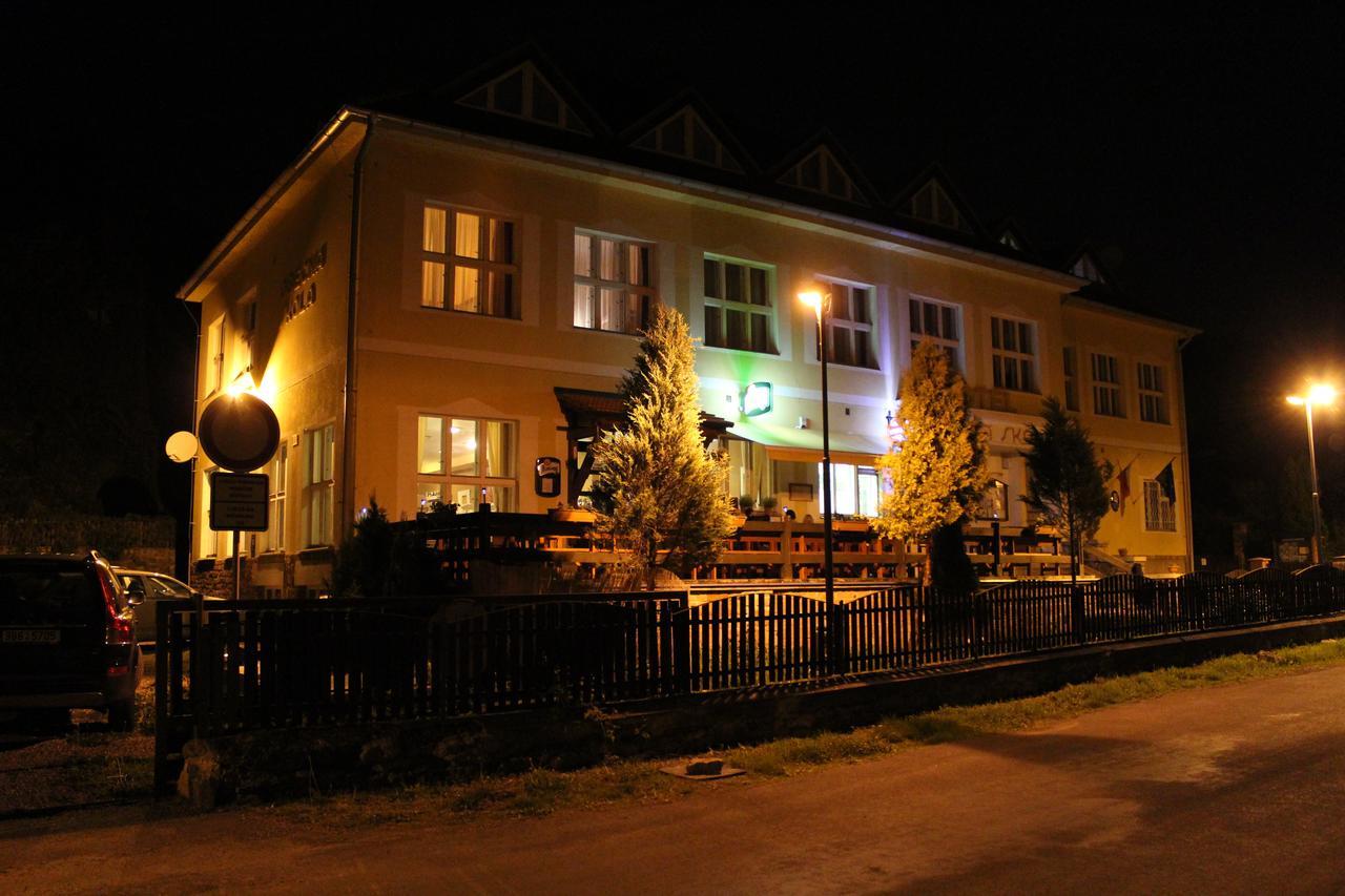Hotel Obecna Skola Svatý Jan pod Skalou Eksteriør bilde